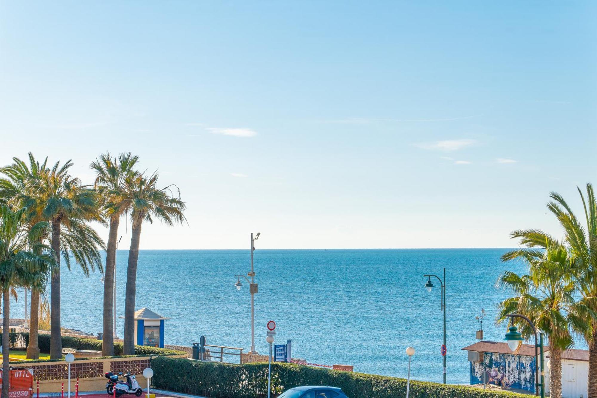 Casa Playa Guadalmar, Beautiful Apartment In Front Of The Sea, Wifi, Ac, Smart Tv, Private Parking Málaga Dış mekan fotoğraf